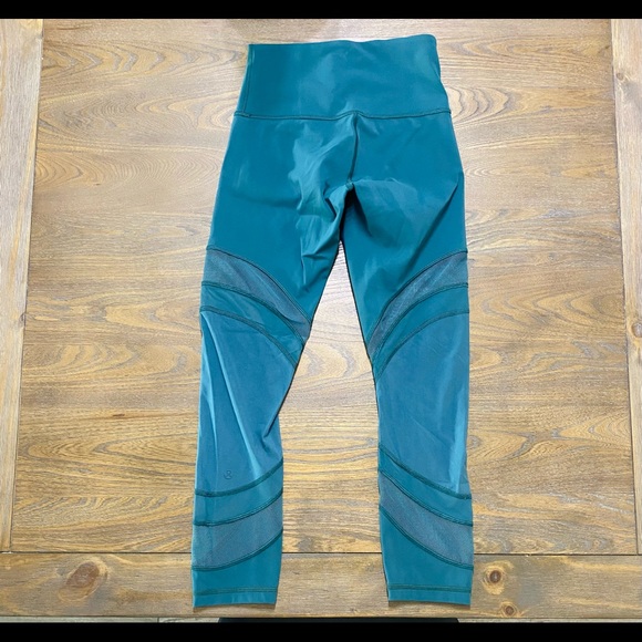 Lululemon Special Edition Crop Leggings- Size 4 - Picture 3 of 5